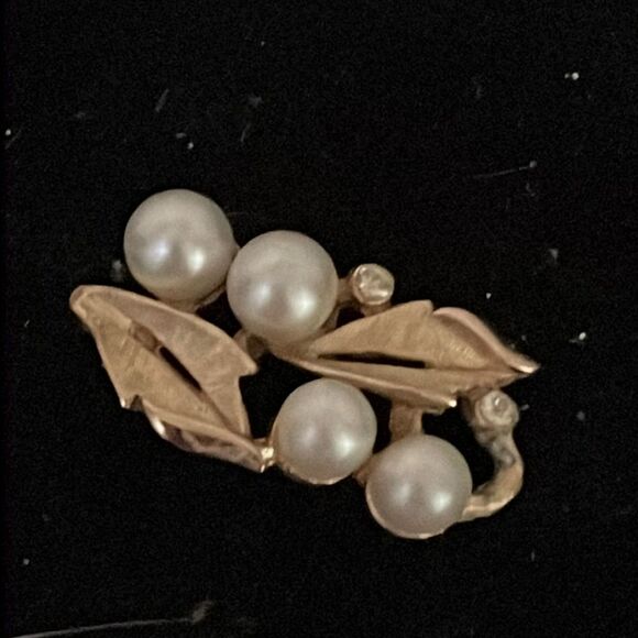 1” gold tone double leaf each with two simulated pearls/1 crystal charm/pendant - Picture 1 of 10